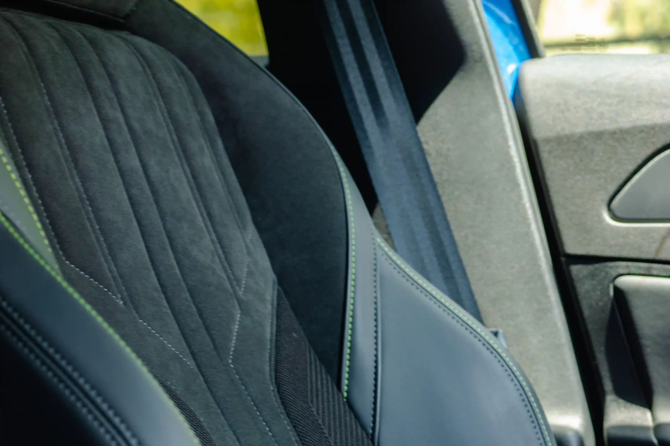 Asegura tus viajes con estos protectores de asiento de coche para