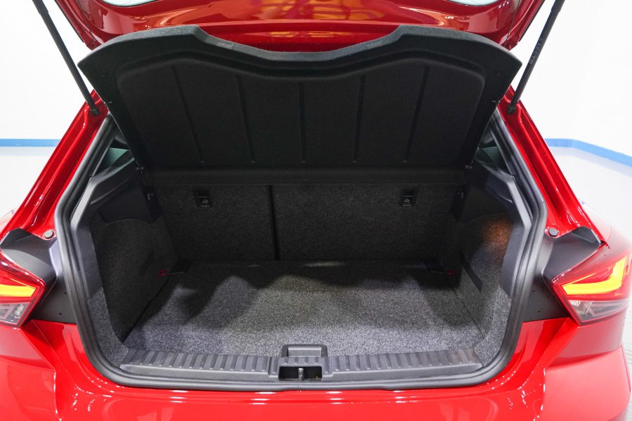 Explorando el Interior del SEAT León - Clicars Blog
